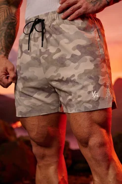 1047 - Camo Compression Shorts