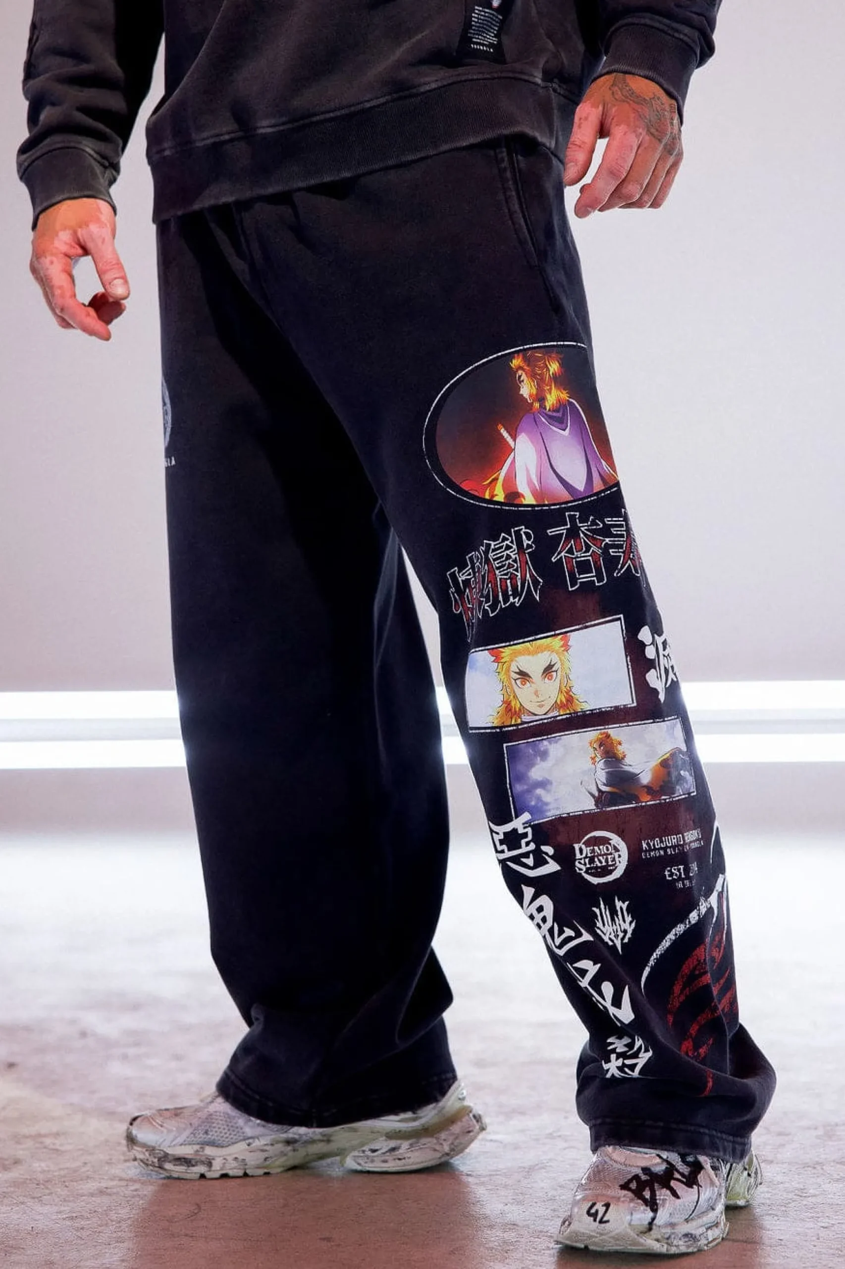 2153 - Demon Slayer: Kimetsu no Yaiba - Sweats