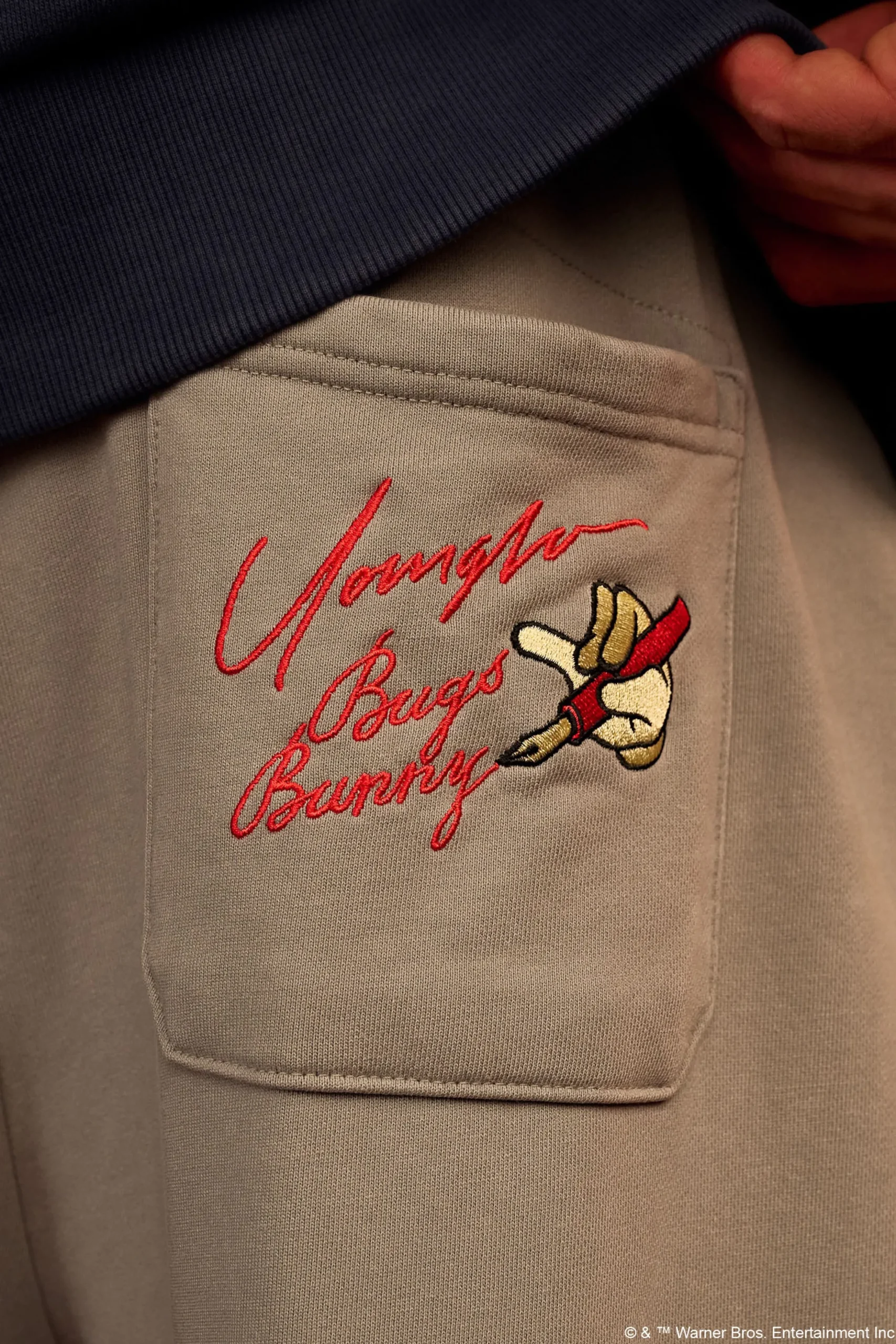 2169 - Looney Tunes Character Sweats