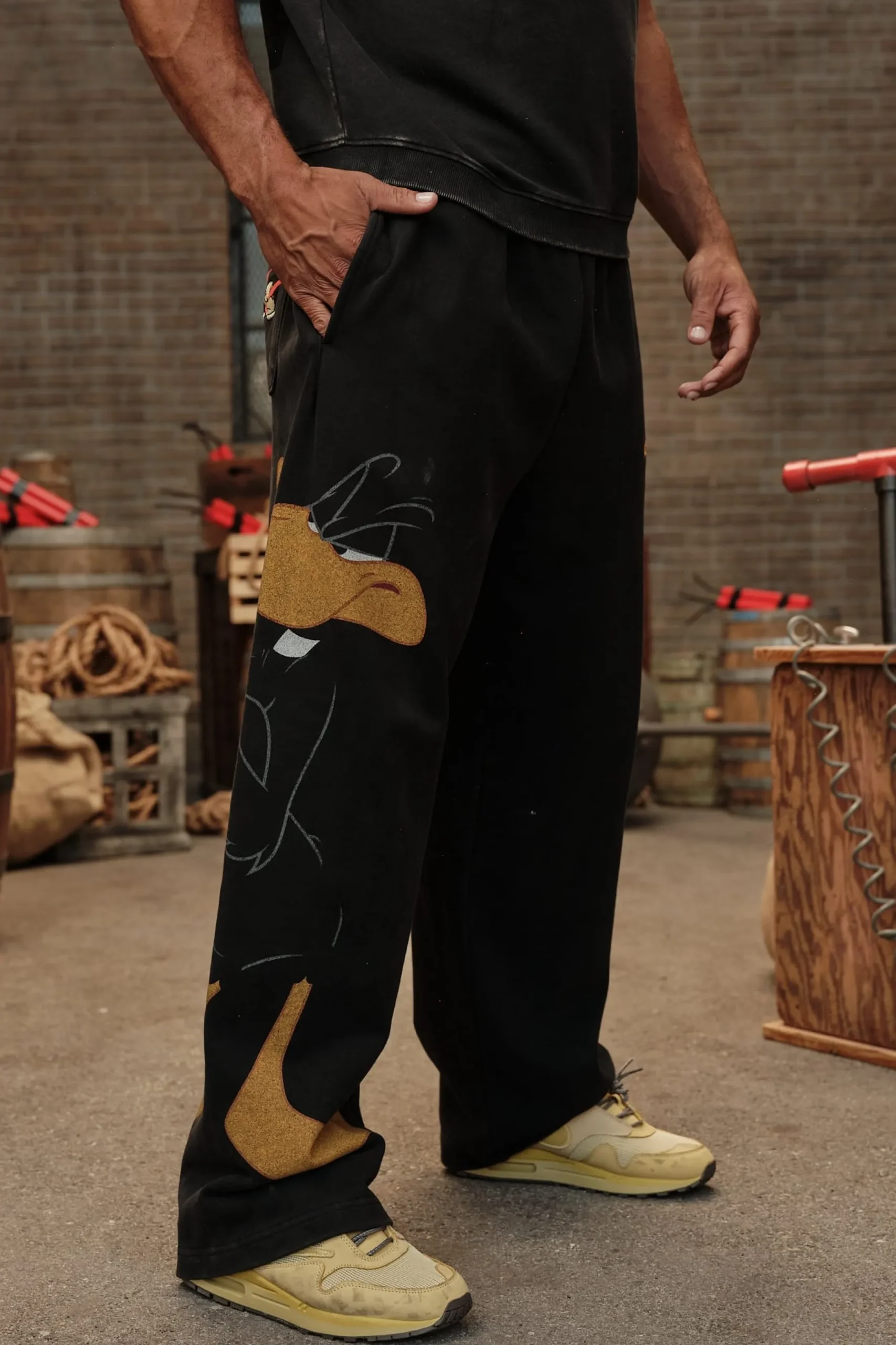 2169 - Looney Tunes Character Sweats