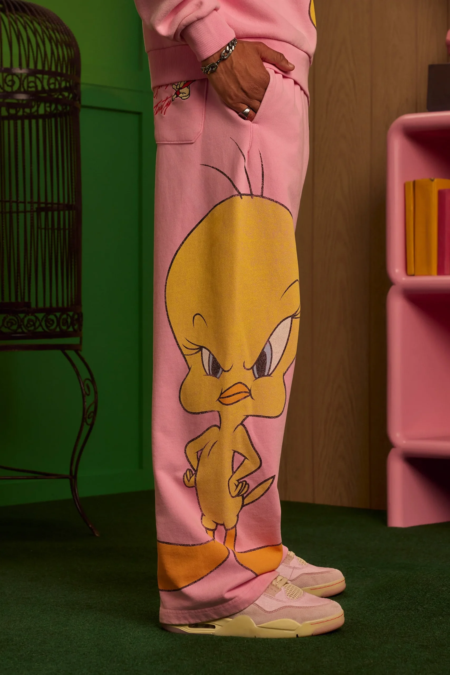 2169 - Looney Tunes Character Sweats