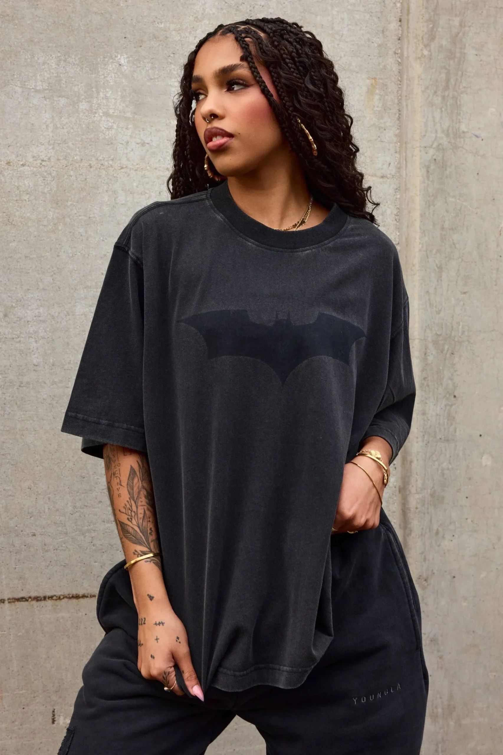 W4103 Batman Lived-in Tee