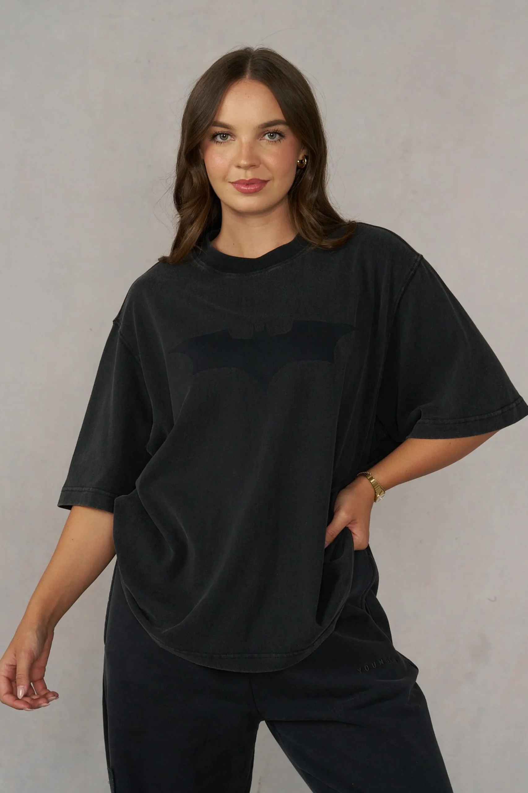 W4103 Batman Lived-in Tee