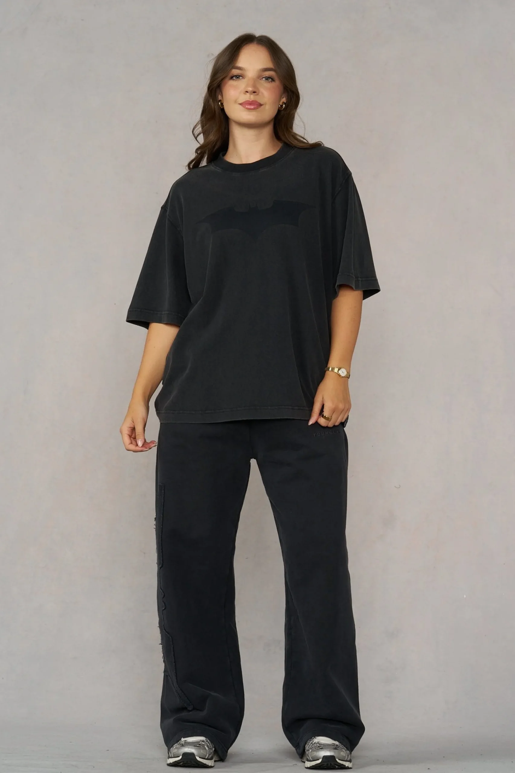 W4103 Batman Lived-in Tee