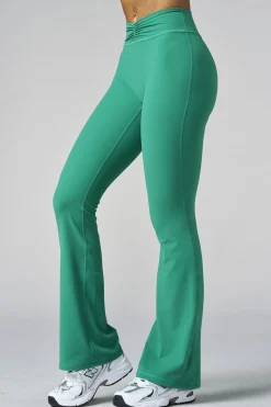 W2279 Buttersoft Scrunch Band Flare Leggings (short)