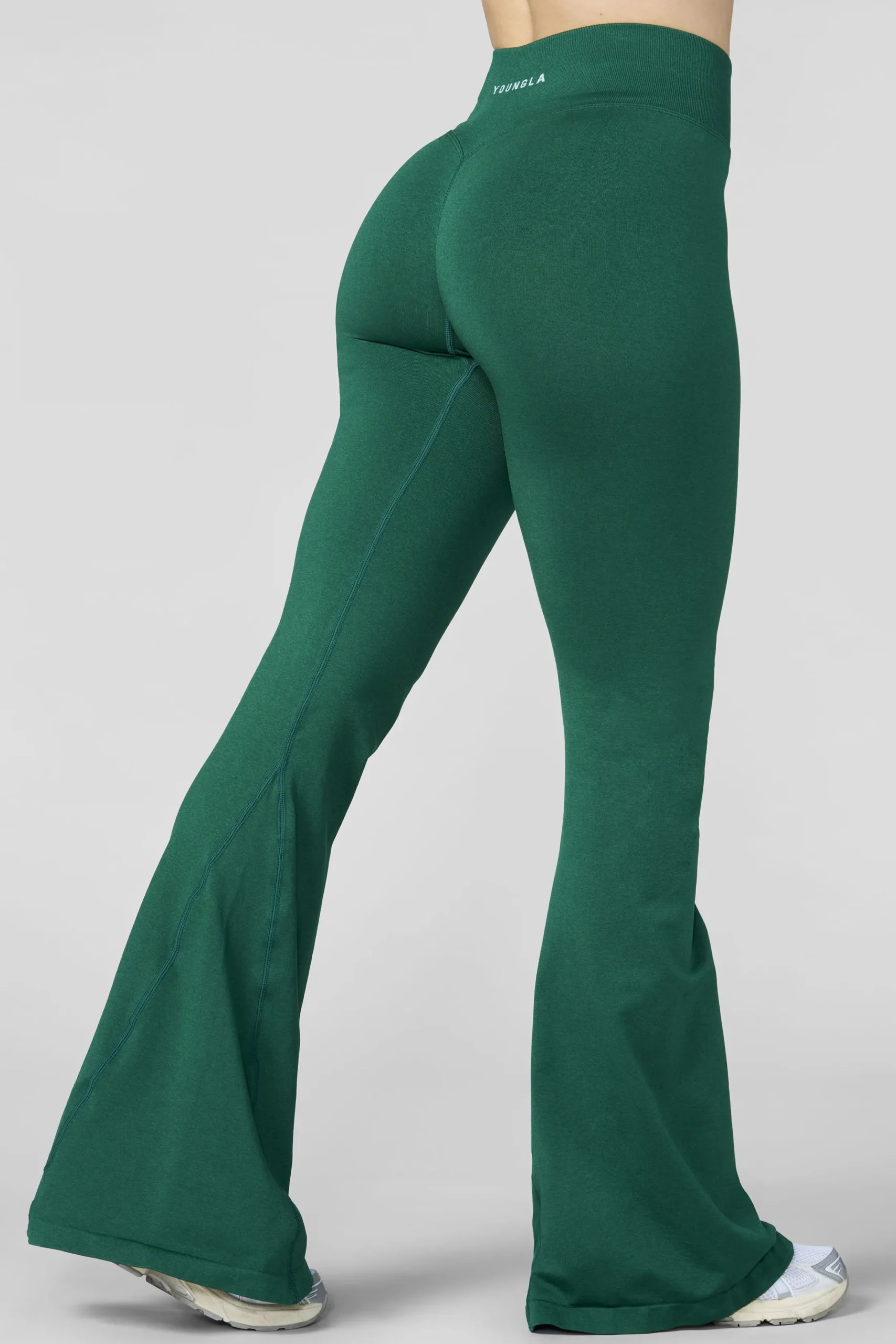 W2206 - Curve Seamless Flare Leggings (Reg)