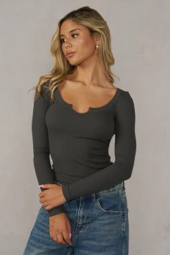 W4295 - Notch Longsleeve Top
