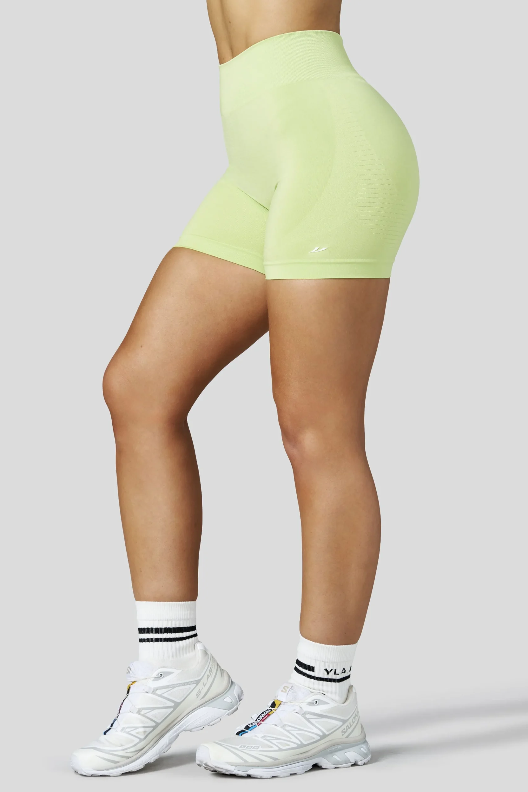 W1166 Pulse Seamless scrunch Shorts